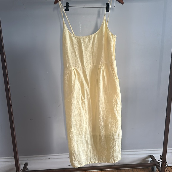 Quince Yellow Midi Dress with Elegant Design 100% Linen - Picture 3 of 6